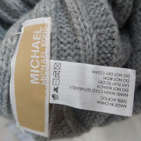 🎅 NWT MICHAEL KORS BEANIE WITH POM - Picture 6 of 6